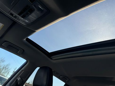 Used 2017 Toyota Highlander SE image 28