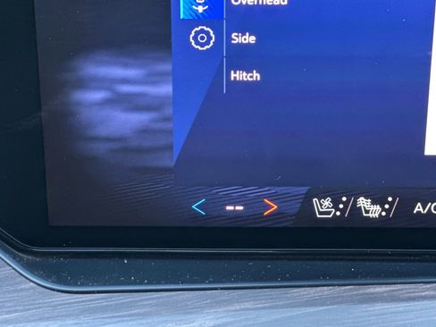 Used 2025 Chevrolet Suburban Premier image 31