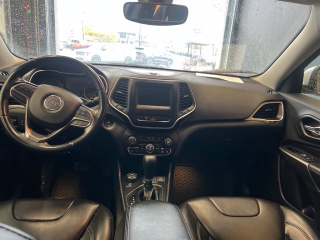 Used 2020 Jeep Cherokee Latitude Plus w/ Cold Weather Group AWD/4WD image 19