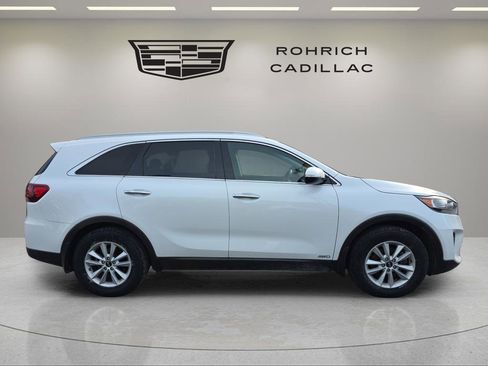 Used 2019 Kia Sorento LX w/ LX Convenience Package image 4