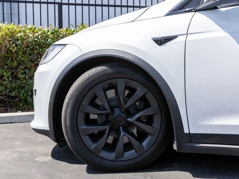 Used 2023 Tesla Model X AWD/4WD image 17