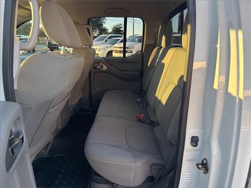 Used 2016 Nissan Frontier SV image 14