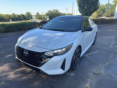 New 2025 Nissan Sentra SR image 3