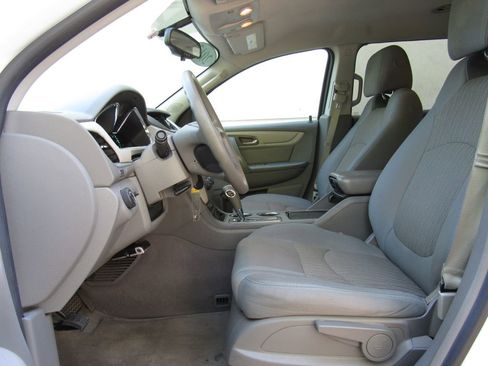 Used 2017 Chevrolet Traverse LS FWD image 9