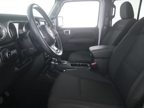 Used 2022 Jeep Wrangler Unlimited Sahara w/ Dual Top Group AWD/4WD image 16