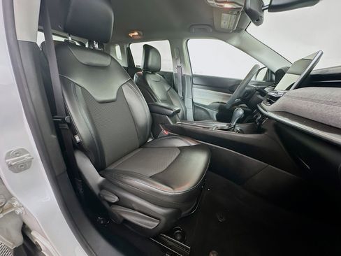 Used 2022 Jeep Compass Latitude FWD image 29