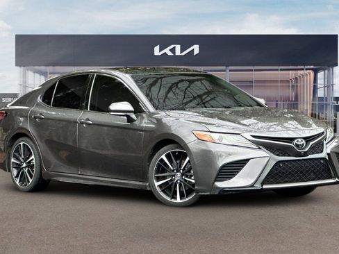 Used 2019 Toyota Camry XSE image 2