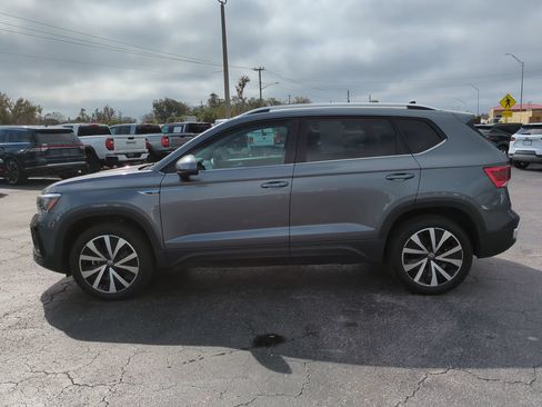 Used 2024 Volkswagen Taos SE FWD image 7