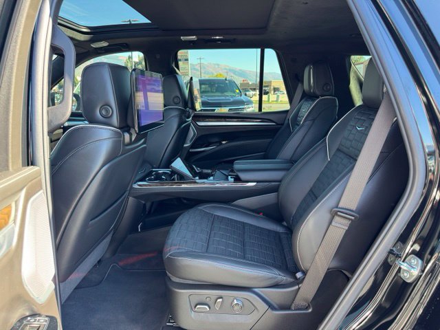Used 2025 Cadillac Escalade Sport Platinum AWD/4WD image 18