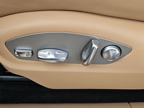 Certified 2025 Porsche Macan image 28