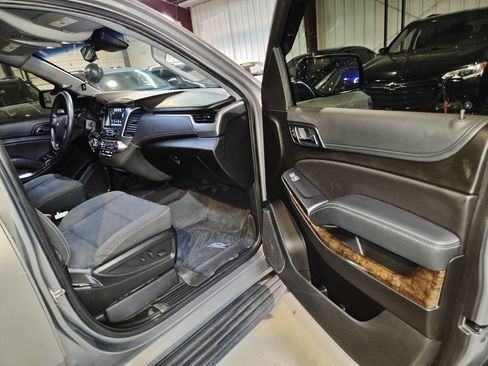 Used 2019 Chevrolet Tahoe 4WD w/ Enhanced Driver Alert Package image 26