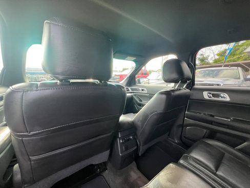 Used 2015 Ford Explorer XLT w/ Equipment Group 202A FWD image 16