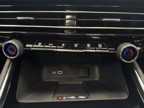New 2026 Chevrolet Traverse LT w/ Sun and Wheel Package FWD image 19