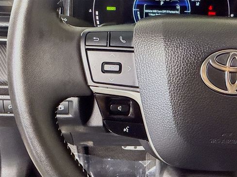 Used 2025 Toyota Camry SE FWD image 14