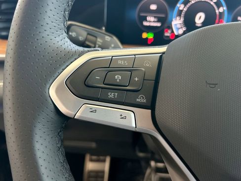New 2026 Volkswagen Tiguan SEL R-Line AWD/4WD image 17