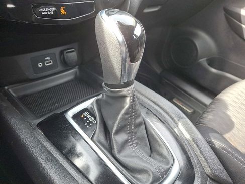 Used 2019 Nissan Rogue S image 12