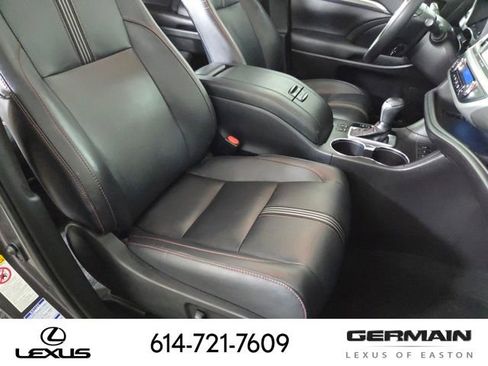 Used 2019 Toyota Highlander SE image 30