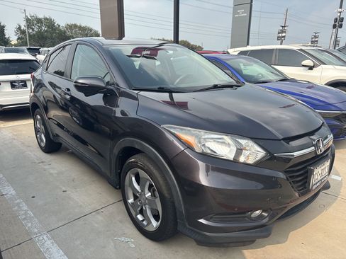 Used 2017 Honda HR-V EX image 3