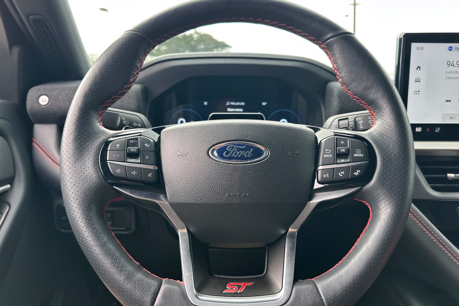 Used 2025 Ford Explorer ST AWD/4WD image 23