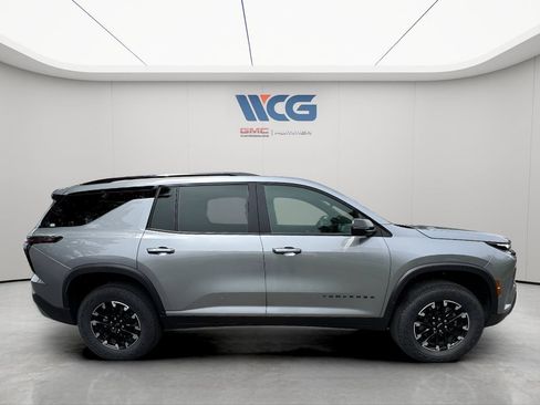 Used 2025 Chevrolet Traverse Z71 AWD/4WD image 3