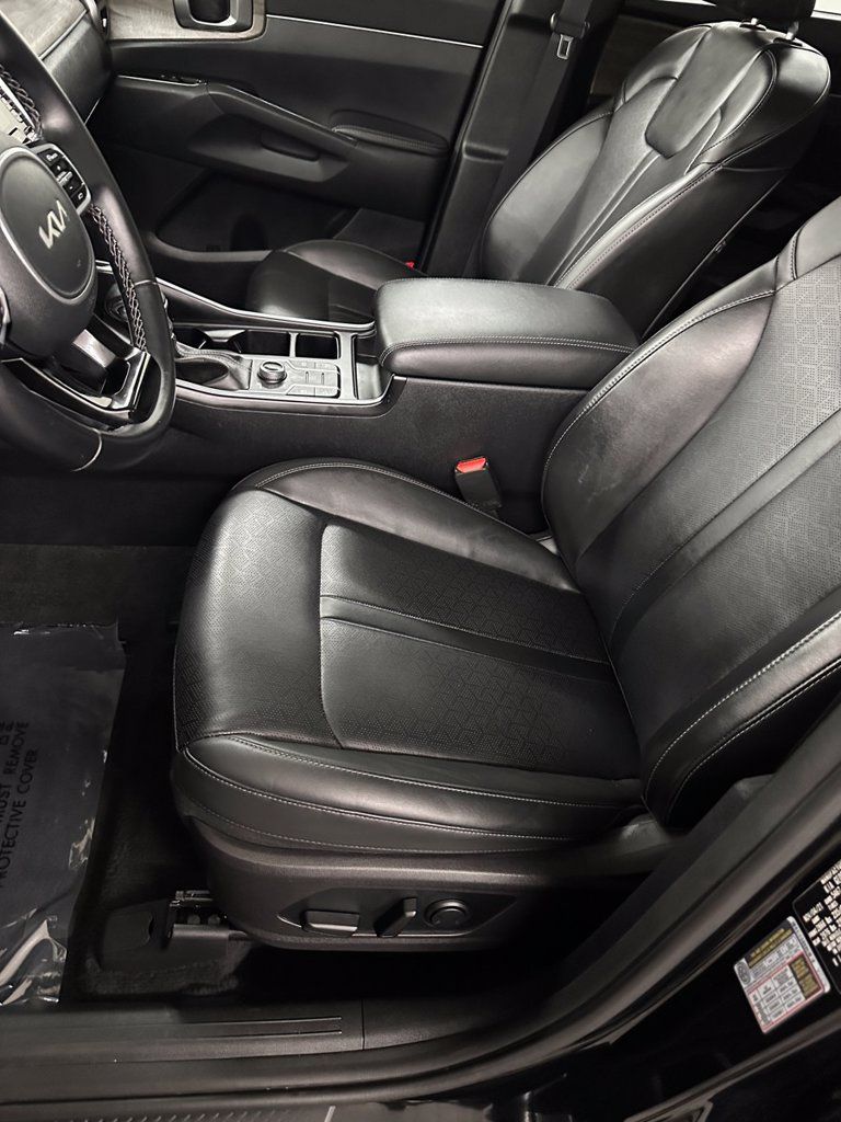 Used 2022 Kia Sorento S w/ Panoramic Sunroof Package AWD/4WD image 13