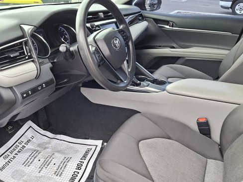 Used 2019 Toyota Camry LE image 9