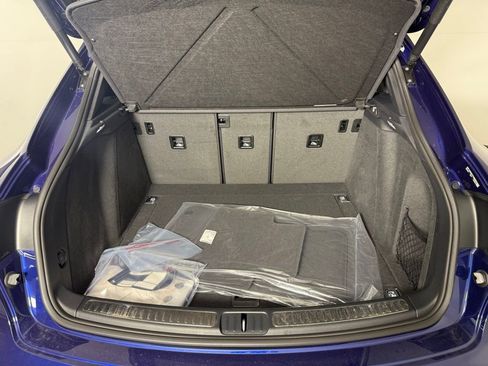 New 2026 Porsche Macan image 17