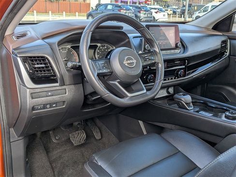 Used 2023 Nissan Rogue SL image 10