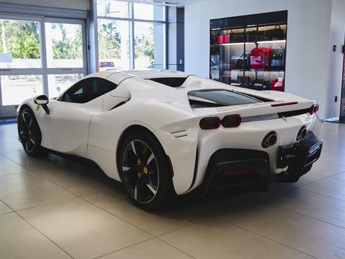 Used 2024 Ferrari SF90 Spider image 55