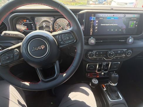 Used 2024 Jeep Wrangler Unlimited Rubicon image 16