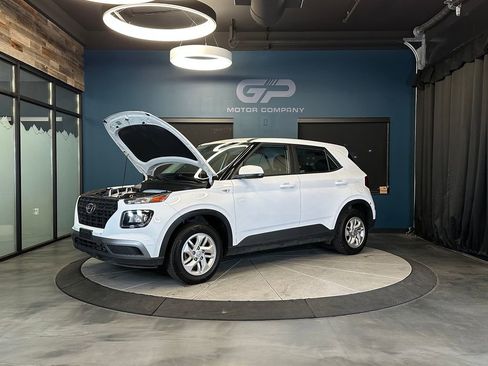 Used 2022 Hyundai Venue SE FWD image 24