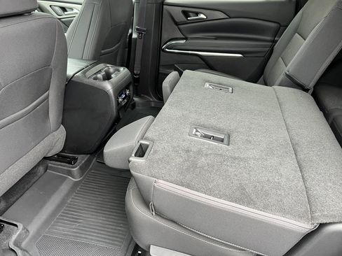 Used 2025 Chevrolet Traverse LT w/ Midnight/Sport Edition image 16