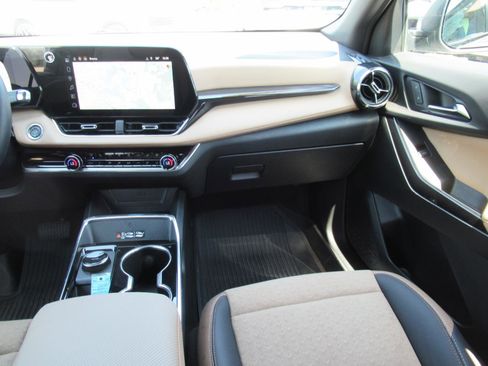 Used 2025 Chevrolet Equinox ACTIV w/ Safety and Technology Package image 15