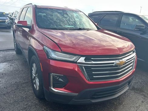 Used 2023 Chevrolet Traverse LT FWD image 2