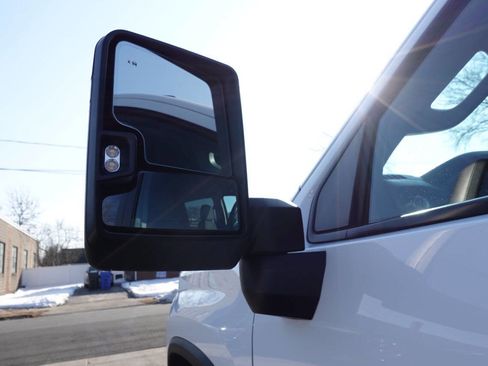 Used 2024 Chevrolet Silverado 2500 Custom w/ Custom Value Package image 11