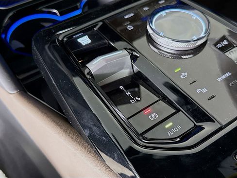 New 2026 BMW 540i xDrive w/ M Sport Package image 17