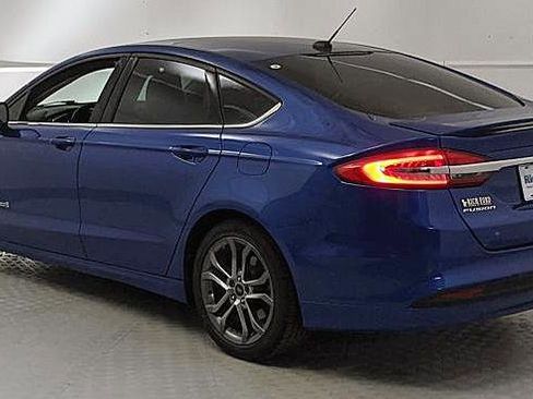 Used 2017 Ford Fusion SE w/ Equipment Group 601A image 4