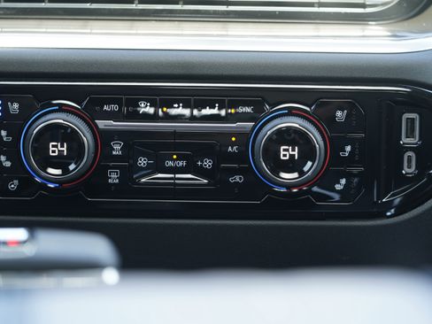 New 2026 Chevrolet Silverado 1500 High Country w/ High Country Premium Package AWD/4WD image 34