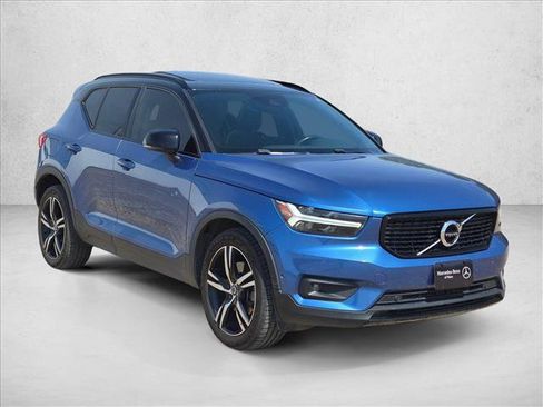 Used 2019 Volvo XC40 T5 R-Design AWD/4WD image 3