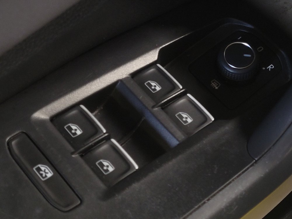 Used 2025 Volkswagen Jetta SE FWD image 27