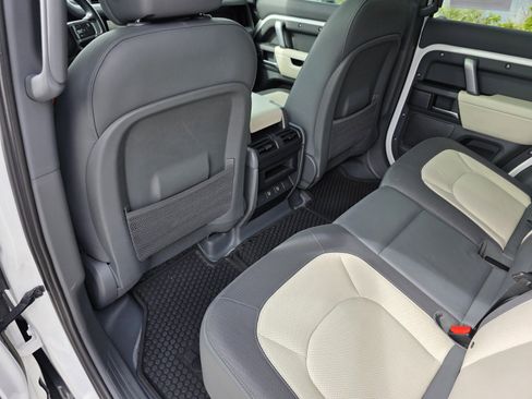 Certified 2023 Land Rover Defender 110 X-Dynamic SE image 15