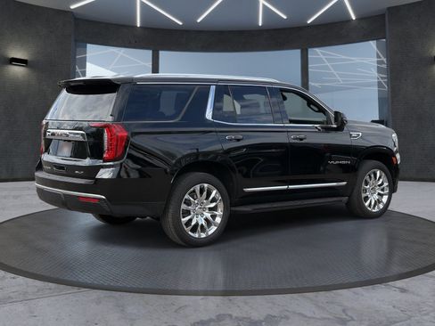 Certified 2022 GMC Yukon SLT w/ SLT Luxury Package AWD/4WD image 6