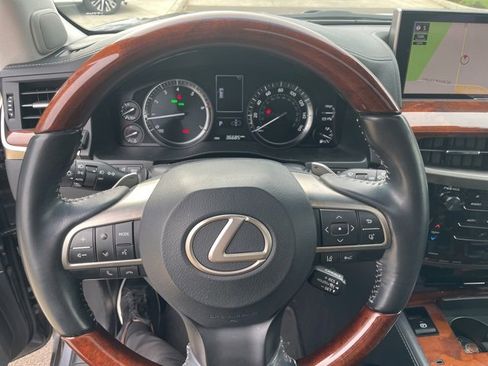 Used 2020 Lexus LX 570 4WD w/ 3rd Row & Luxury Pkg image 16