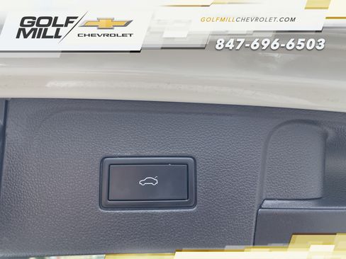 Used 2023 Volkswagen Atlas SE w/ Panoramic Sunroof Package AWD/4WD image 11