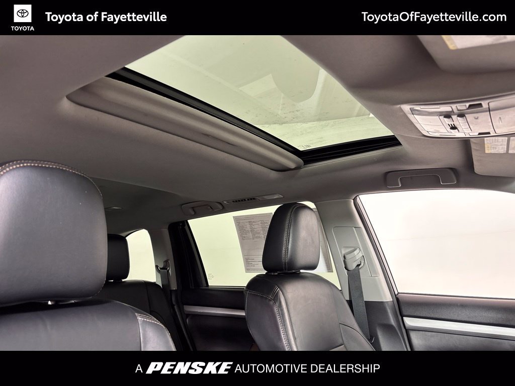 Used 2016 Toyota Highlander XLE AWD/4WD image 3