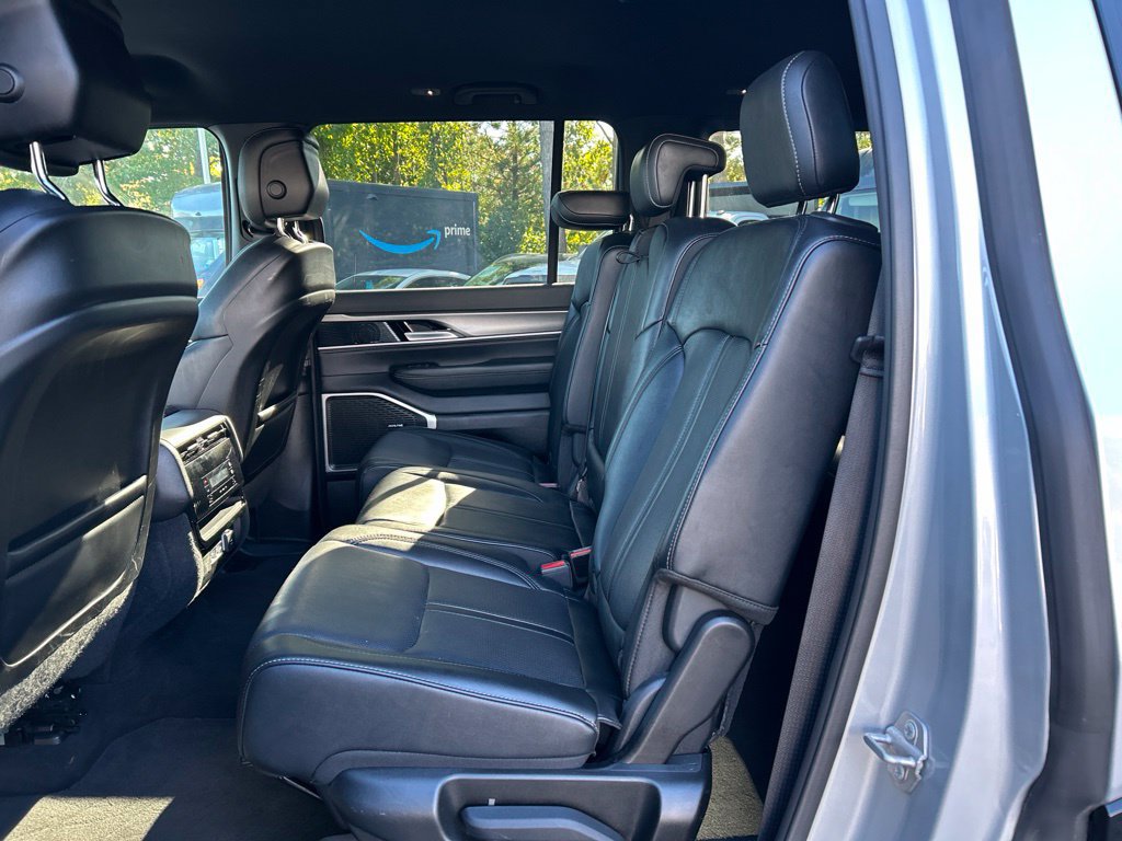 Used 2025 Jeep Wagoneer Series II w/ 8-Passenger Seating Package AWD/4WD image 27