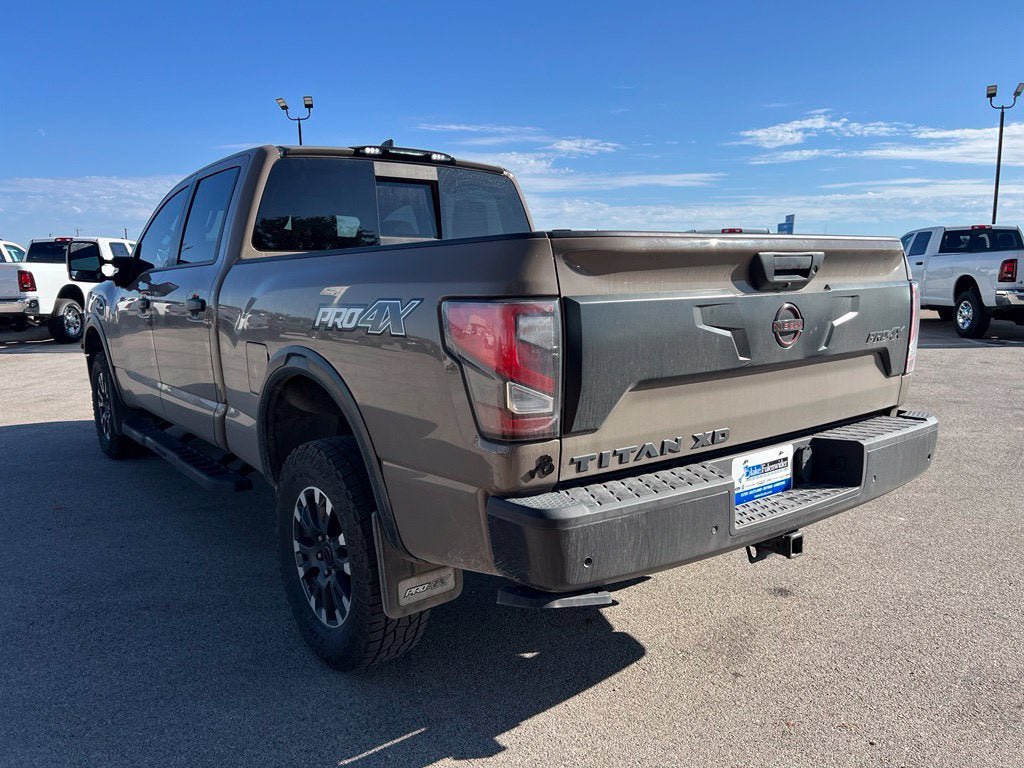 Used 2023 Nissan Titan PRO-4X AWD/4WD image 3