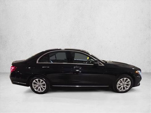 Used 2018 Mercedes-Benz E 300 4MATIC image 4