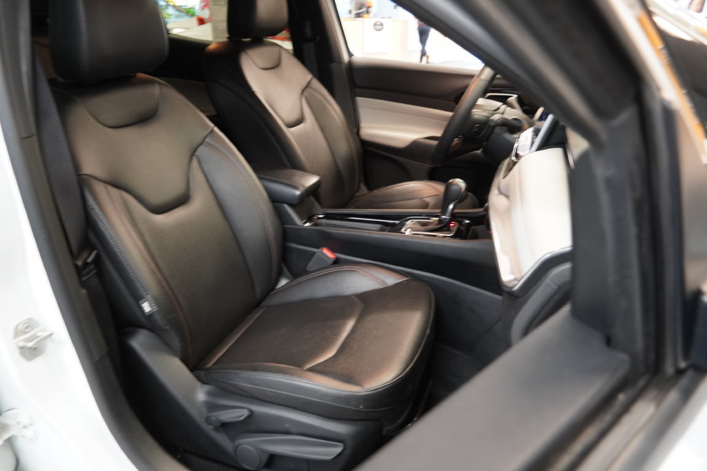 Used 2024 Jeep Compass Limited AWD/4WD image 33