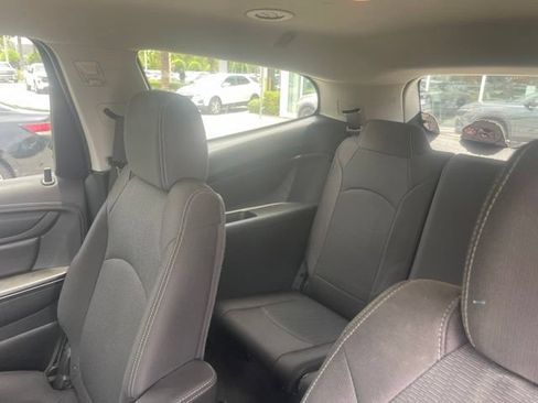 Used 2017 Chevrolet Traverse LT w/ Style and Technology Package FWD image 5